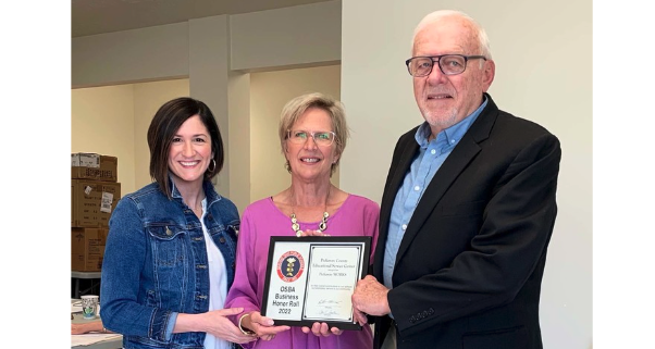 Ty Ankrom presents award to Pickaway WORKS